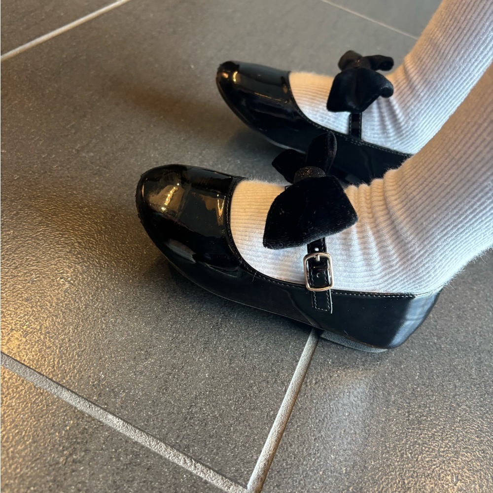 Gymboree toddler 9- Mary Jane Shoes with Bow